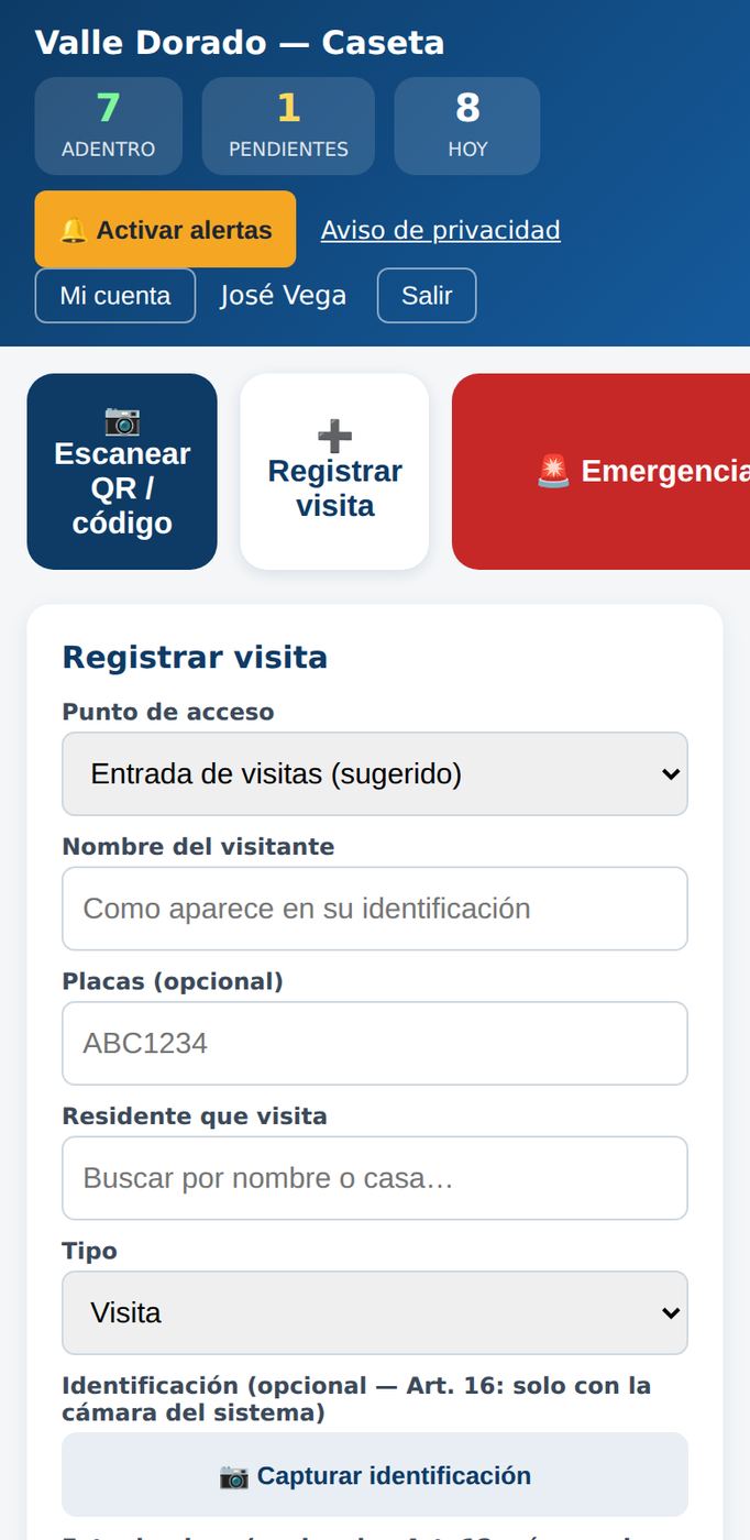 Pantalla de la caseta: registrar visita, escanear QR y botón de emergencia